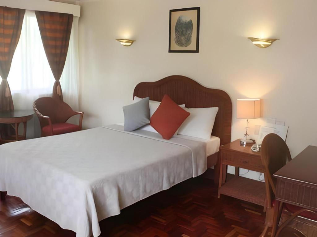 Vacation Hotel Cebu Exterior photo